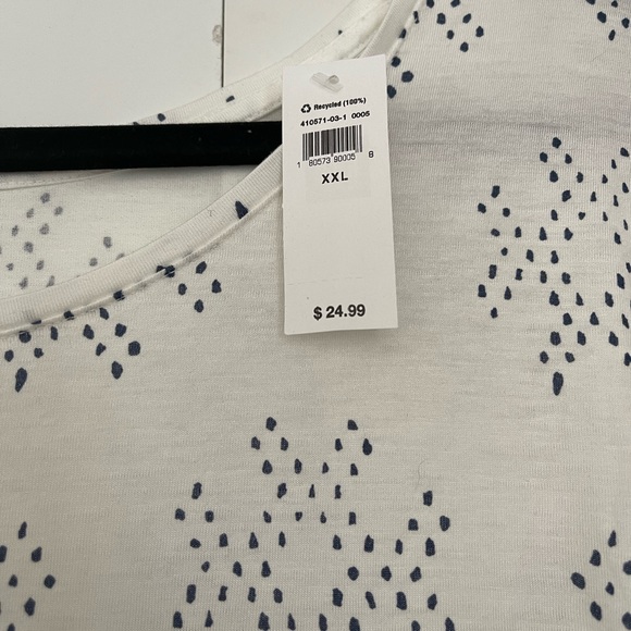 NWT gap factory luxe tshirt. White with deep, navy blue pattern. Super soft! XXL - Picture 16 of 16